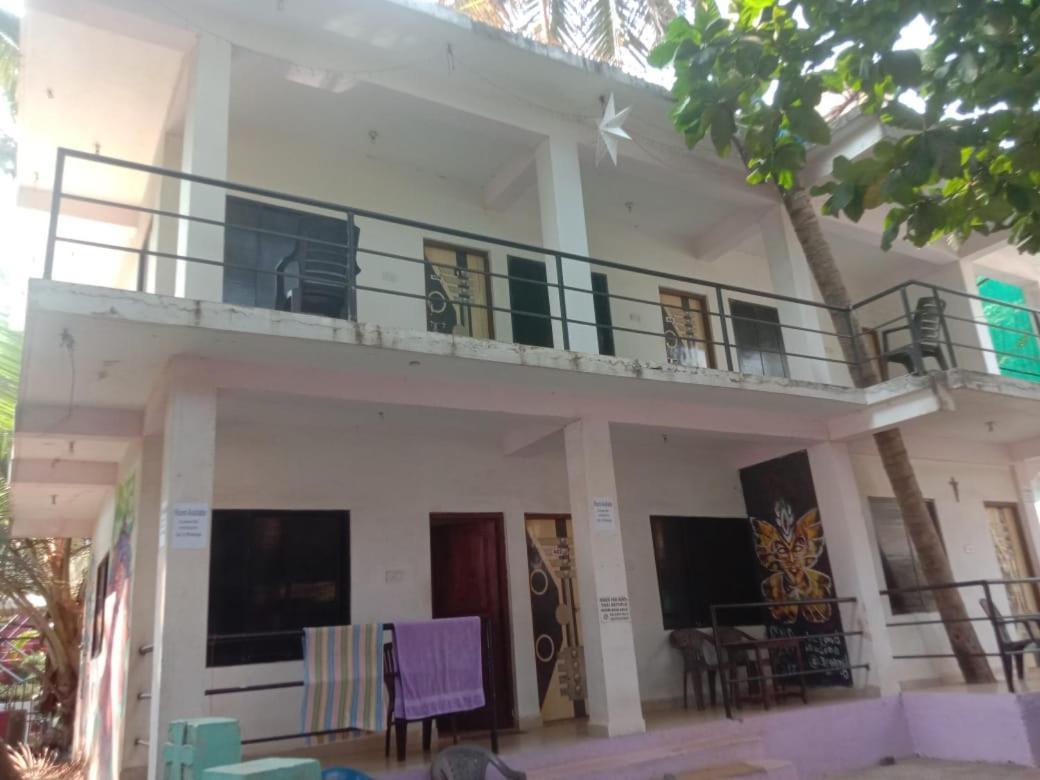 Est Hem Guesthouse Арамбол Екстериор снимка